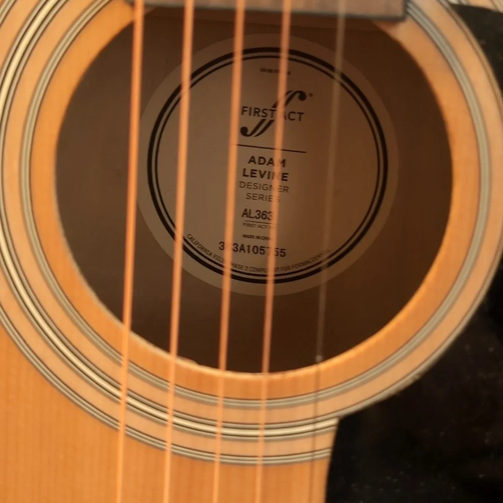 Acoustic guitar (Adam Levine series) - Picture 4 of 7